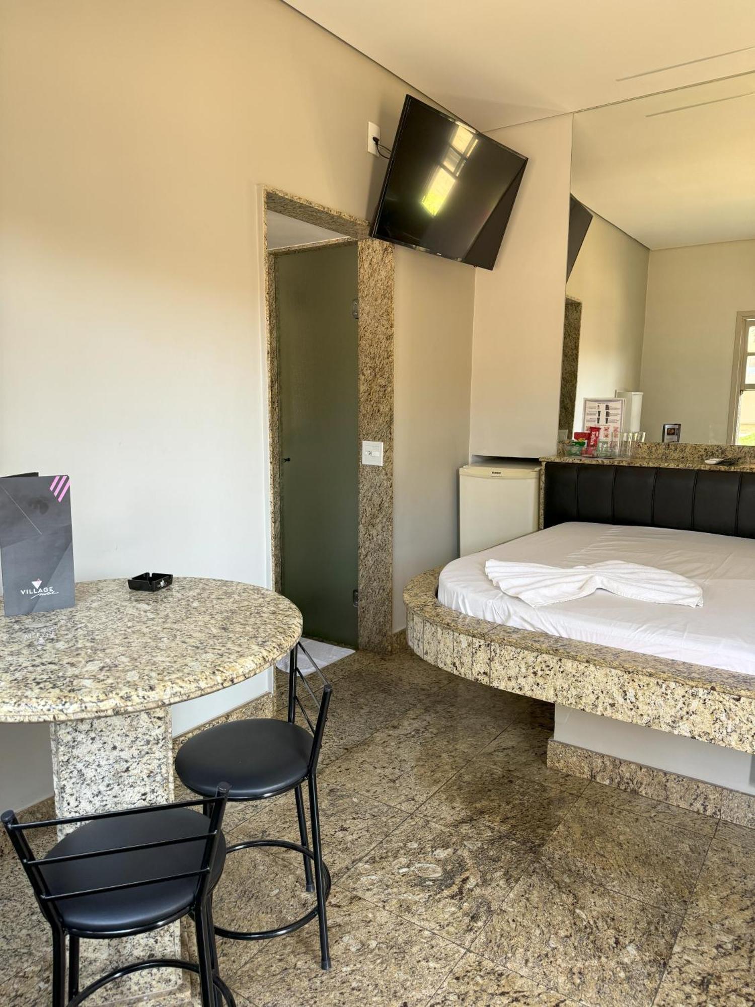 Village Motel リベイラン・プレト エクステリア 写真